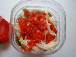 Курица в полторашке рецепт. kurinyi rulet v butylke 1530959476 10 min. Курица в полторашке рецепт фото. Курица в полторашке рецепт-kurinyi rulet v butylke 1530959476 10 min. картинка Курица в полторашке рецепт. картинка kurinyi rulet v butylke 1530959476 10 min. Что может быть вкуснее домашней ветчины? Качественное мясо без усилителей вкуса, красителей и подсластителей. Никаких секретов и минимум калорий: вы точно знаете из чего она сделано!