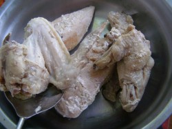 Курица в полторашке рецепт. kurinyi rulet v butylke 1530959476 5 min. Курица в полторашке рецепт фото. Курица в полторашке рецепт-kurinyi rulet v butylke 1530959476 5 min. картинка Курица в полторашке рецепт. картинка kurinyi rulet v butylke 1530959476 5 min. Что может быть вкуснее домашней ветчины? Качественное мясо без усилителей вкуса, красителей и подсластителей. Никаких секретов и минимум калорий: вы точно знаете из чего она сделано!