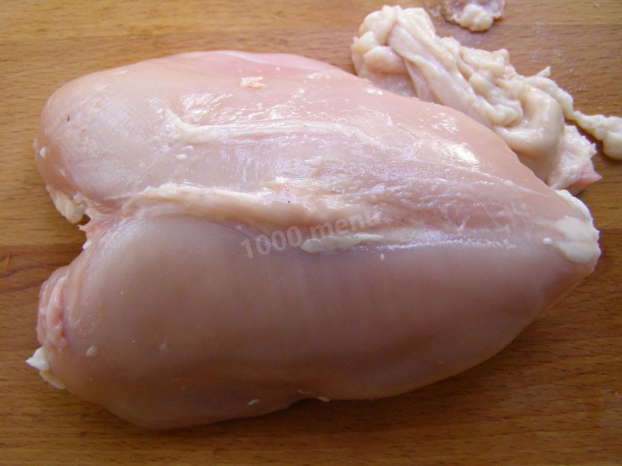 Тест куриной грудки. Куриная грудка сырая. Мясо курицы грудка. Куриная грудка на кости. Грудка куриная филе.