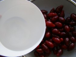 Компот кизил с персиком. kompot iz kizila na zimu 1537768115 2 min. Компот кизил с персиком фото. Компот кизил с персиком-kompot iz kizila na zimu 1537768115 2 min. картинка Компот кизил с персиком. картинка kompot iz kizila na zimu 1537768115 2 min. Компот из кизила на зиму готовится просто, без стерилизации. Ингредиенты в рецепте расчитаны на 3-х литровую банку. Объем сахара для компота корректируйте самостоятельно. Его можно взять немного больше или меньше, ориентируясь на свой вкус. И самое главное – компот из кизила получается действительно вкусным. Только не спешите его сразу пить. Чем больше он настаивается, тем насыщеннее становится вкус.