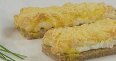 Горячие бутерброды с яйцом чесноком и сыром