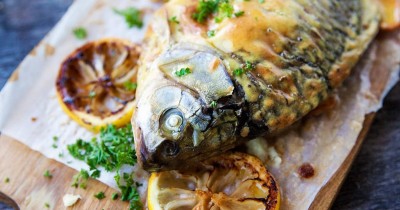 Толстолобик запеченный с лимоном и майонезом в духовке