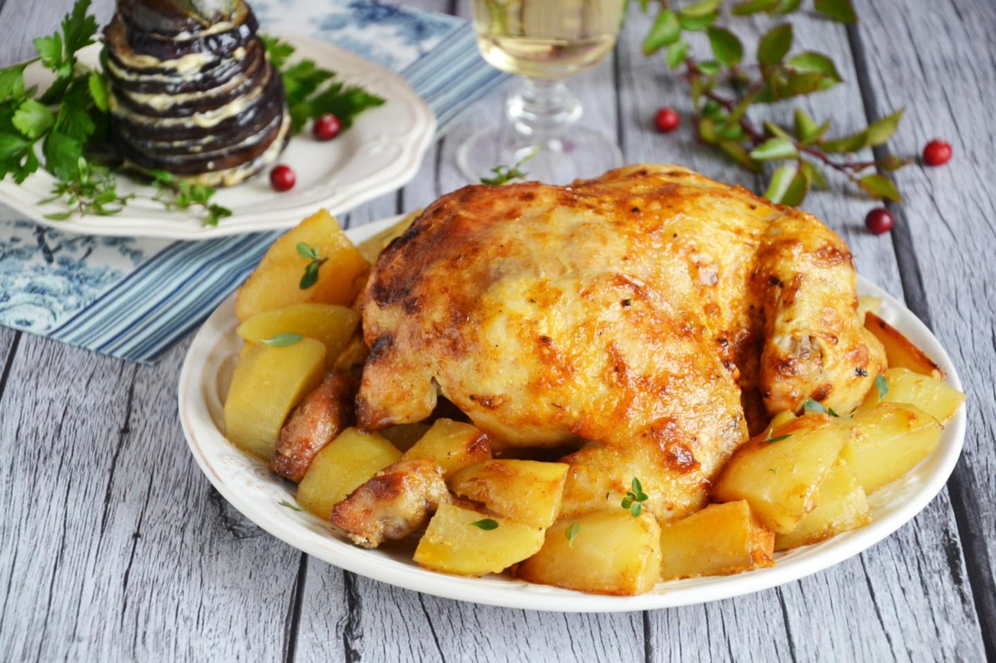 Как приготовить в духовке курицу целиком с хрустящей корочкой: простой и вкусный рецепт