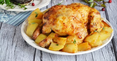 Курица целиком с картошкой в духовке новогодняя