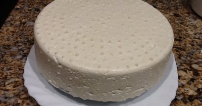 Адыгейский сыр на кефире с молоком