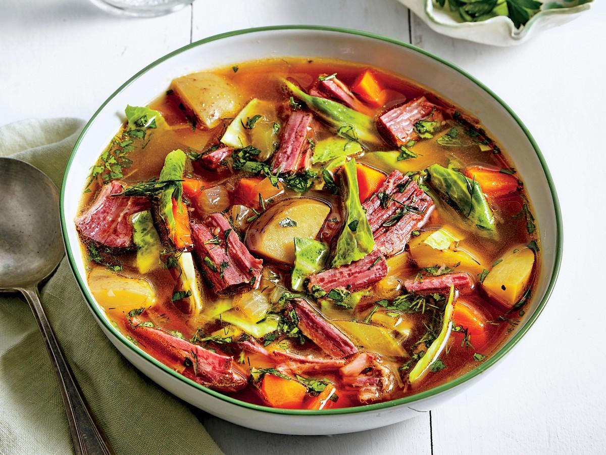 Суп с говядиной рецепты вкусные и простые. Суп с говядиной и овощами. Овощной суп с говядиной. Суп на говяжьем бульоне. Говяжий суп с овощами.