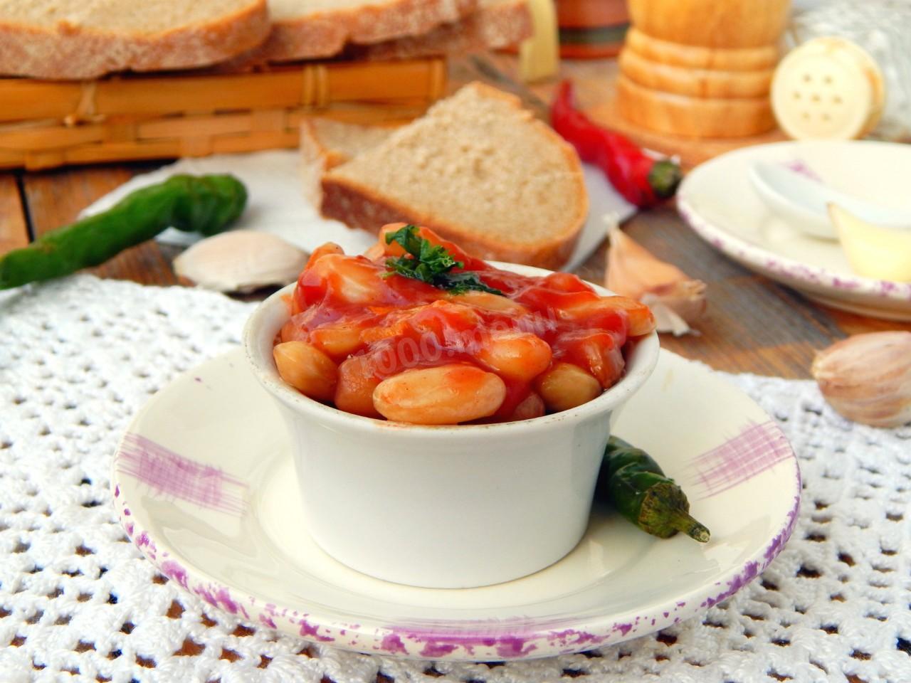 2. Пикантный рецепт фасоли в томатном соусе с перцем