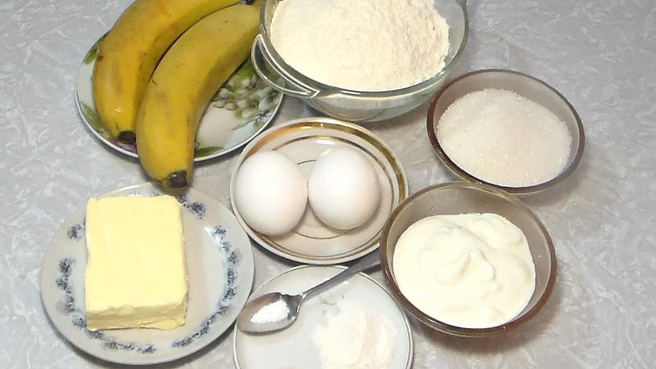 Печенье сливочное масло сахар мука яйца. Банан со сметаной. Банан со сметаной для мужчин. Банановое суфле из сметаны и бананов с яйцами и выпечкой. Бананы печенье рецепт со сметаной.