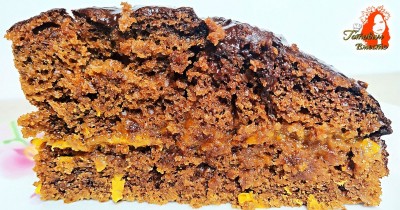 Постный пирог с какао и абрикосовым вареньем