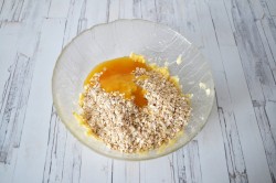 овсяное печенье с овсянкой и бананом. ovsyanoe pechene s bananom 1548618428 3 min. овсяное печенье с овсянкой и бананом фото. овсяное печенье с овсянкой и бананом-ovsyanoe pechene s bananom 1548618428 3 min. картинка овсяное печенье с овсянкой и бананом. картинка ovsyanoe pechene s bananom 1548618428 3 min. Ну кто не любит печенье? Это отличный перекус, особенно в тандеме с йогуртом, и лучшая компания для чашечки чая! Но по разным причинам иногда приходится отказываться от сладенького. Кто-то борется с лишними килограммами, кто-то соблюдает пост, а у кого-то проблемы с пищеварением из-за употребления мучного. Но сегодняшние рецепты, я уверена, станут для вас настоящей находкой.