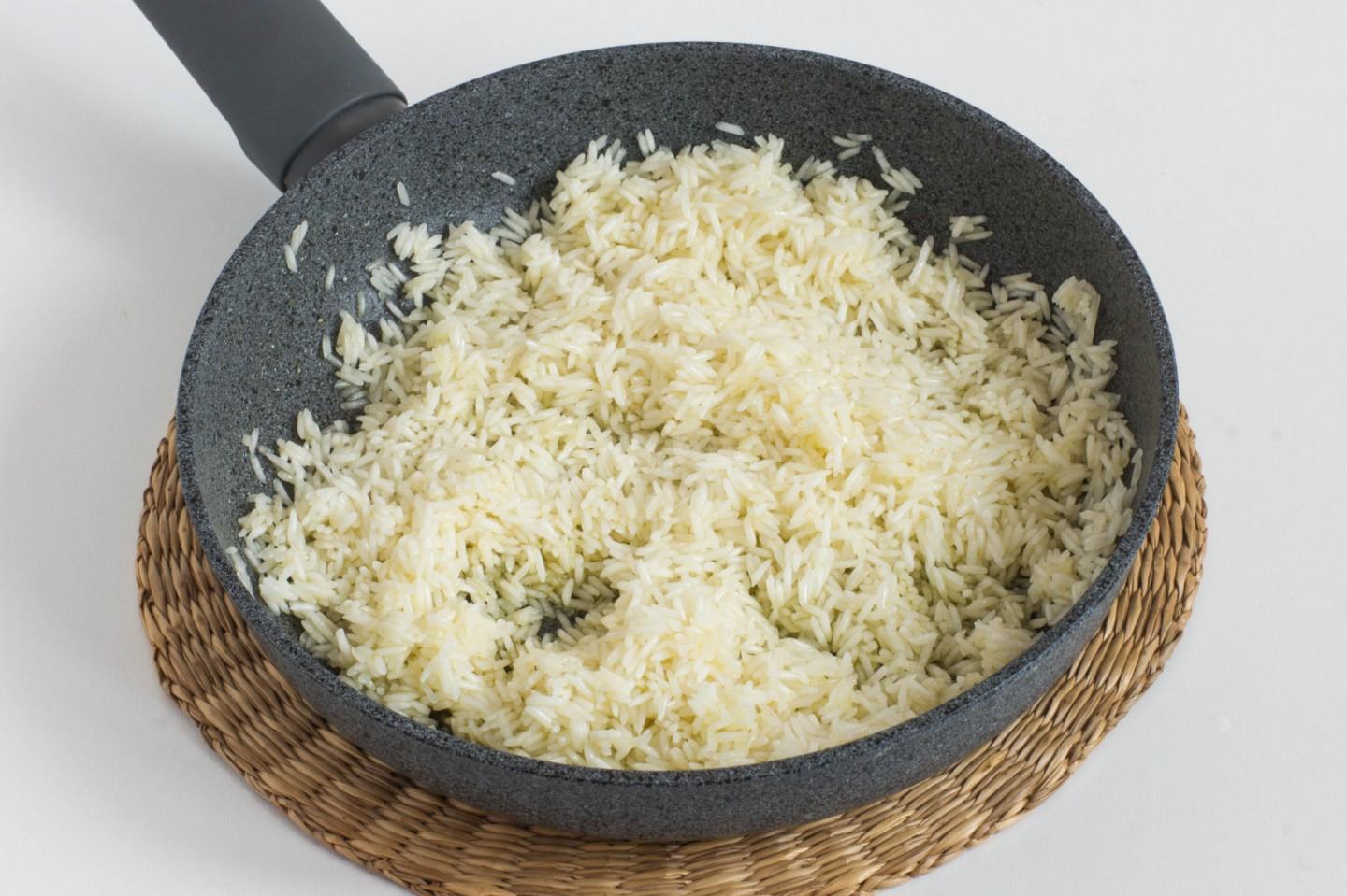 Вкусный рис на сковороде