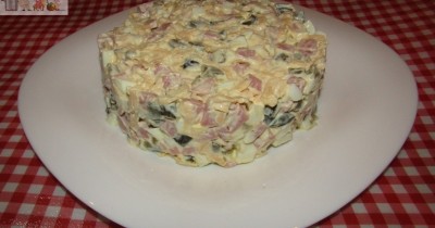 Салат с ветчиной и сыром Домашний с йогуртом