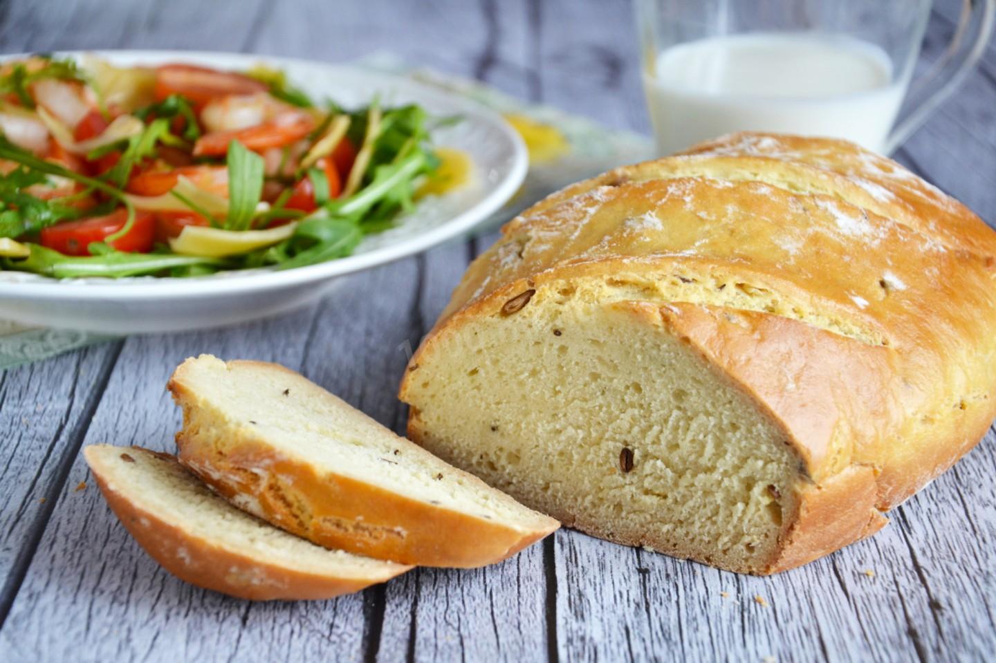 Хлеб в духовке быстро и просто. Хлеб без дрожжей. Хлеб на кефире без дрожжей. Бездрожжевой хлеб на кефире. Хлеб на кефире в духовке.