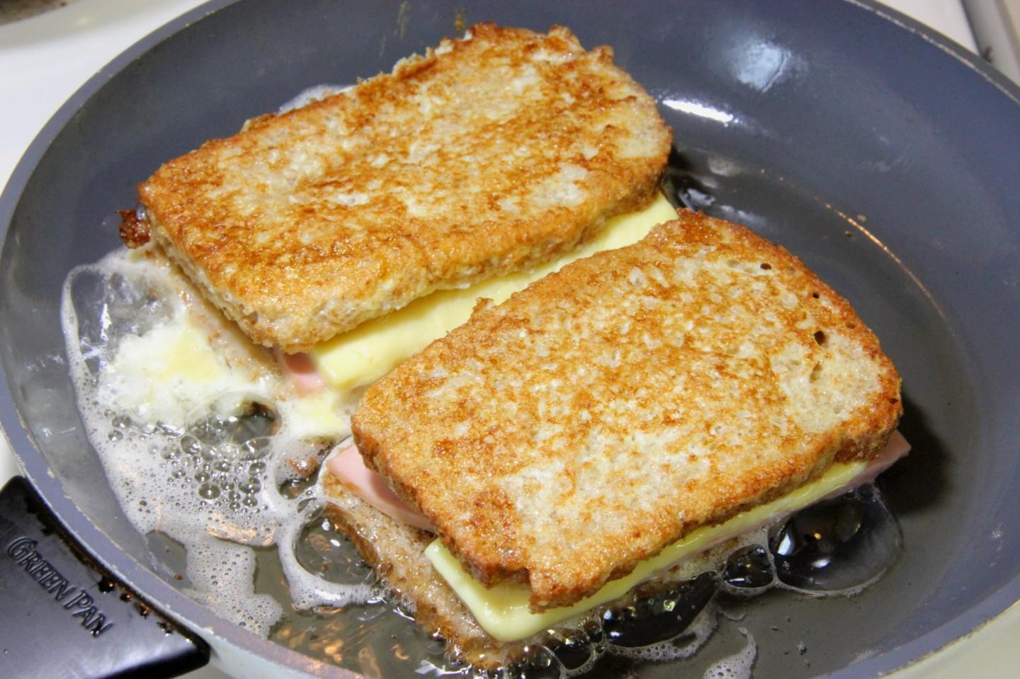 Бутерброды с сыром на сковороде