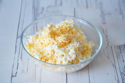 лаваш с крабовыми палочками и яйцом и плавленным сыром пошаговый рецепт. ruletiki iz lavasha s krabovymi palochkami 1554049065 2 min. лаваш с крабовыми палочками и яйцом и плавленным сыром пошаговый рецепт фото. лаваш с крабовыми палочками и яйцом и плавленным сыром пошаговый рецепт-ruletiki iz lavasha s krabovymi palochkami 1554049065 2 min. картинка лаваш с крабовыми палочками и яйцом и плавленным сыром пошаговый рецепт. картинка ruletiki iz lavasha s krabovymi palochkami 1554049065 2 min. Красивый, оригинальный, без майонеза, праздник каждый день! Рулет из лаваша с крабовыми палочками не только эффектно выглядит, он еще и очень вкусный! Обычно такие рулеты промазывают майонезом, в этом же рецепте для начинки используются два вида сыра. Эти пестрые рулетики украсят стол в будни и на праздники!