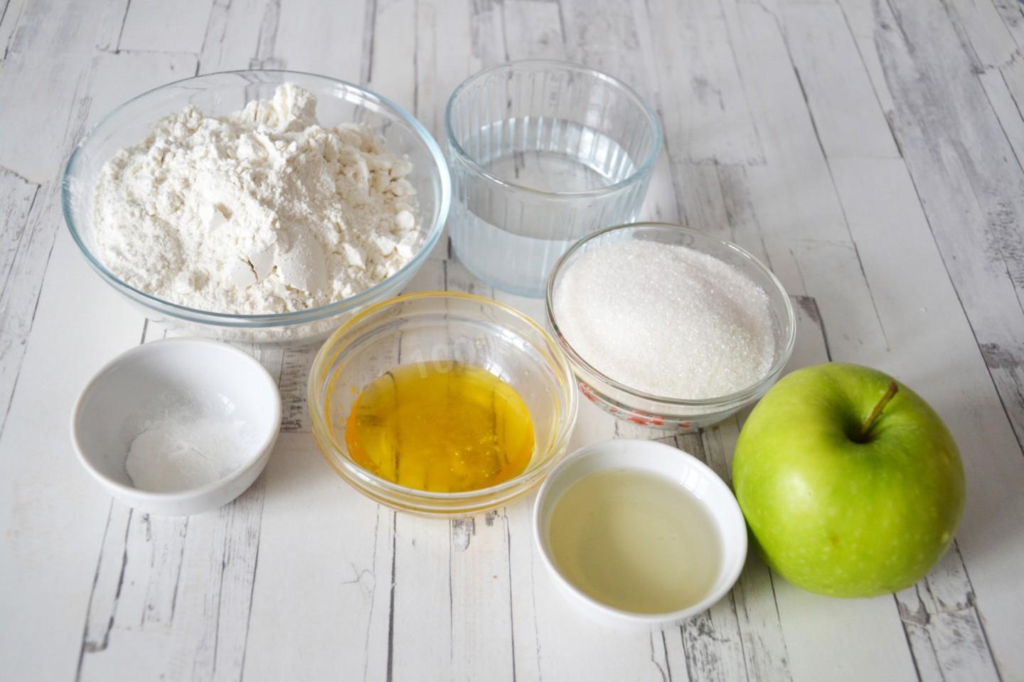Простой рецепт мука сахар. Ингредиенты для яблочного пирога. Ингредиенты для шарлотки. Ингредиенты для пирога с яблоками. Продукты для приготовления шарлотки.