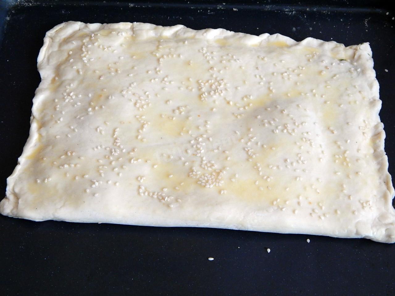 Можно ли размораживать слоеное тесто в микроволновке. Слоеное тесто. Пицца из слоёного теста в микроволновке. Из слоеного теста в микроволновке. Слоеное тесто в микроволновке испечь.