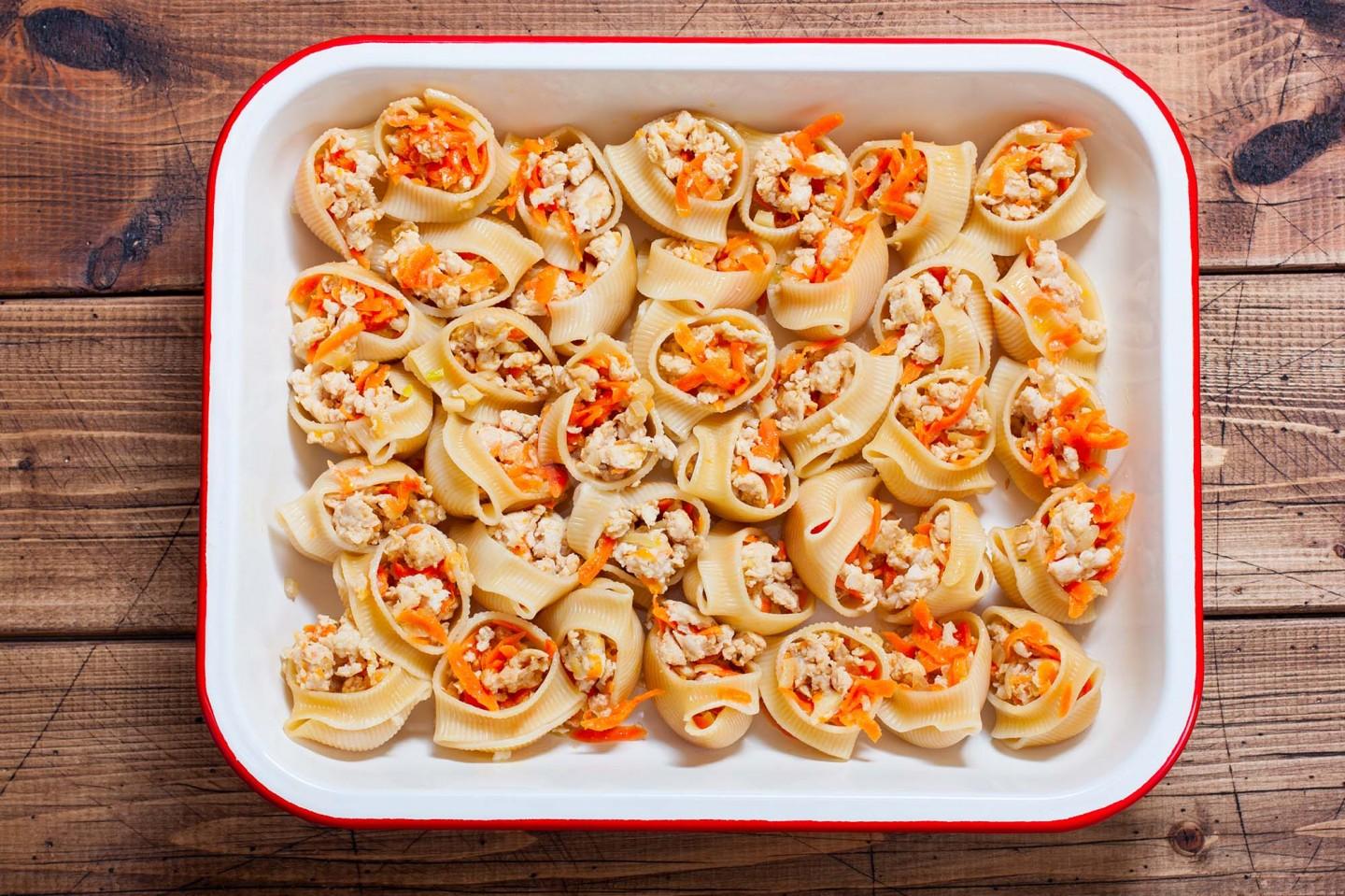 Фаршированные макароны трубочки с фаршем в духовке рецепт с фото под соусом