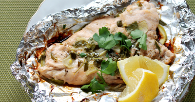 Красная рыба с лимоном в фольге в духовке