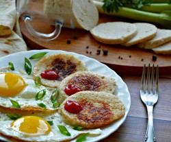 Колбаса в чашке рецепт. varenaya kolbasa v krujke domashnyaya 1556794099 4 min. Колбаса в чашке рецепт фото. Колбаса в чашке рецепт-varenaya kolbasa v krujke domashnyaya 1556794099 4 min. картинка Колбаса в чашке рецепт. картинка varenaya kolbasa v krujke domashnyaya 1556794099 4 min. Самый простой и быстрый вариант из доступных продуктов. Колбасу любят все: и взрослые, и дети! Но состав магазинной колбасы оставляет желать лучшего, порой там можно встретить всю таблицу Менделеева. Мысль приготовить колбасу дома кажется Вам не реальной из-за трудоемкости процесса, а слово "Кишки" вызывает отвращение? Тогда рецепт вареной колбасы в кружке для Вас! Приготовить такую колбасу проще, чем пожарить котлеты. Состав на 100 процентов натуральный. Такую колбасу можно предложить даже детям.