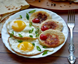 Колбаса в чашке рецепт. varenaya kolbasa v krujke domashnyaya 1556794099 5 min. Колбаса в чашке рецепт фото. Колбаса в чашке рецепт-varenaya kolbasa v krujke domashnyaya 1556794099 5 min. картинка Колбаса в чашке рецепт. картинка varenaya kolbasa v krujke domashnyaya 1556794099 5 min. Самый простой и быстрый вариант из доступных продуктов. Колбасу любят все: и взрослые, и дети! Но состав магазинной колбасы оставляет желать лучшего, порой там можно встретить всю таблицу Менделеева. Мысль приготовить колбасу дома кажется Вам не реальной из-за трудоемкости процесса, а слово "Кишки" вызывает отвращение? Тогда рецепт вареной колбасы в кружке для Вас! Приготовить такую колбасу проще, чем пожарить котлеты. Состав на 100 процентов натуральный. Такую колбасу можно предложить даже детям.