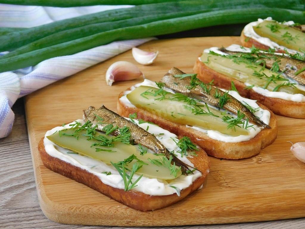 Бутерброды со шпротами пошагово рецепты с фото