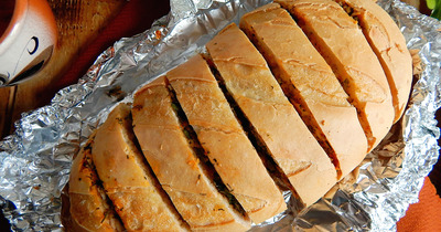  Батон с чесноком в духовке - пошаговый рецепт приготовления с фото  