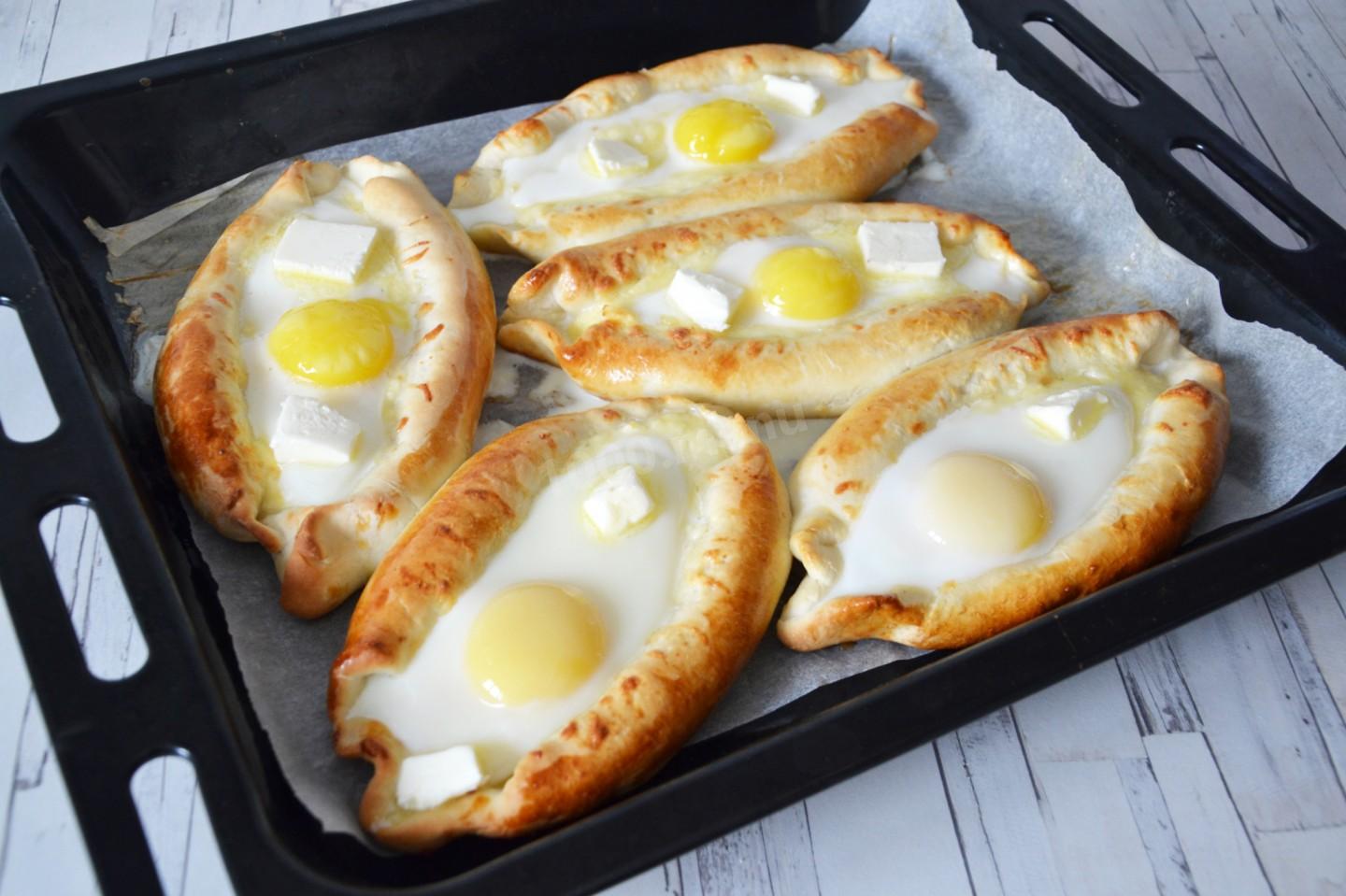 Хачапури лодочка с яйцом и сыром рецепт с фото