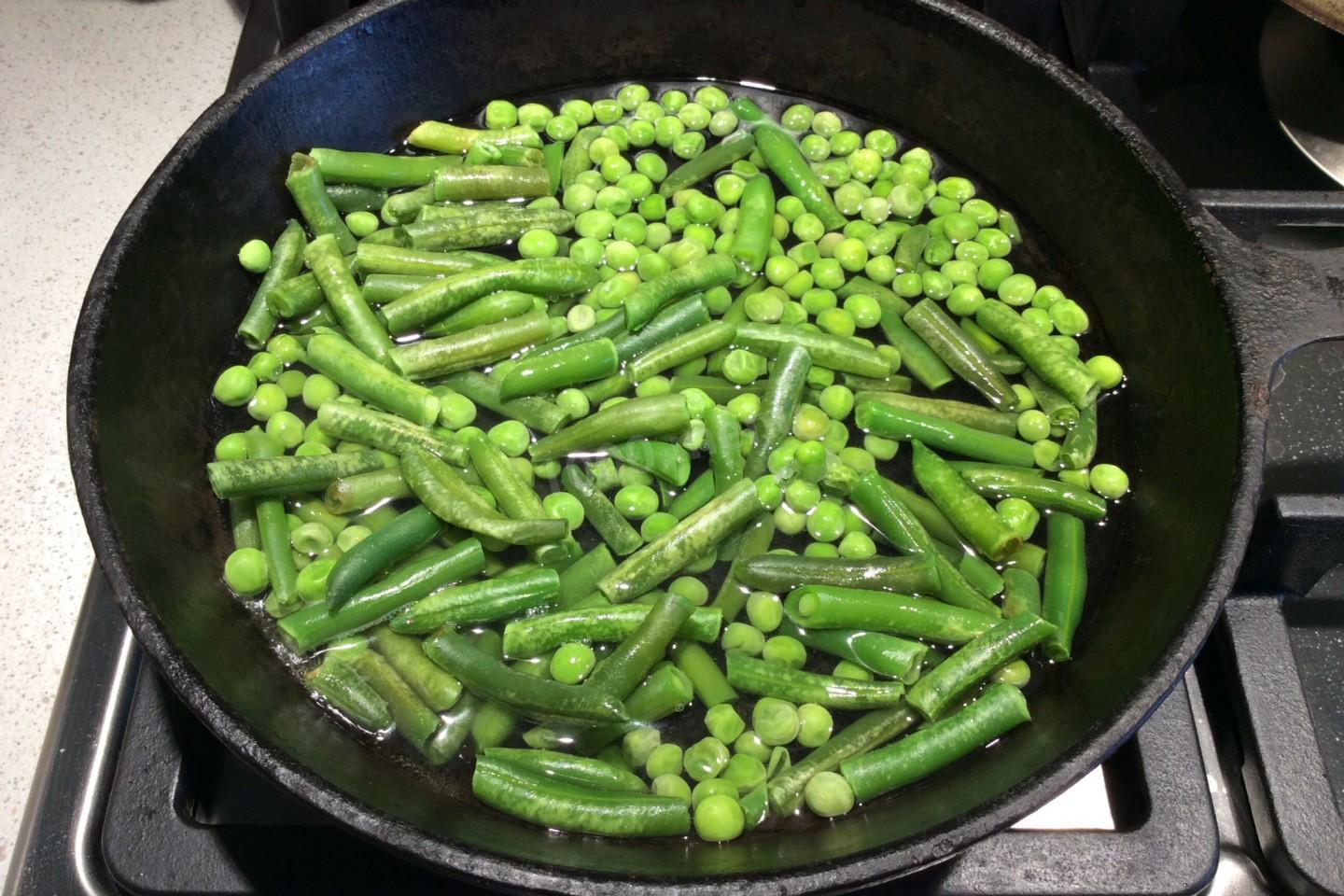 Как вкусно приготовить замороженные овощи на сковороде: пять простых рецептов