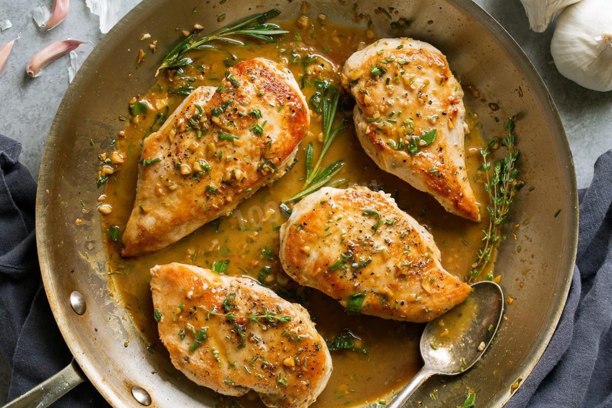 10 быстрых и вкусных рецептов с куриной грудкой на сковороде