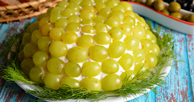 Салат с курицей виноградом сыром и орехами