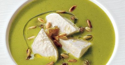 Суп-пюре из эскарол с сыром Моцарелла