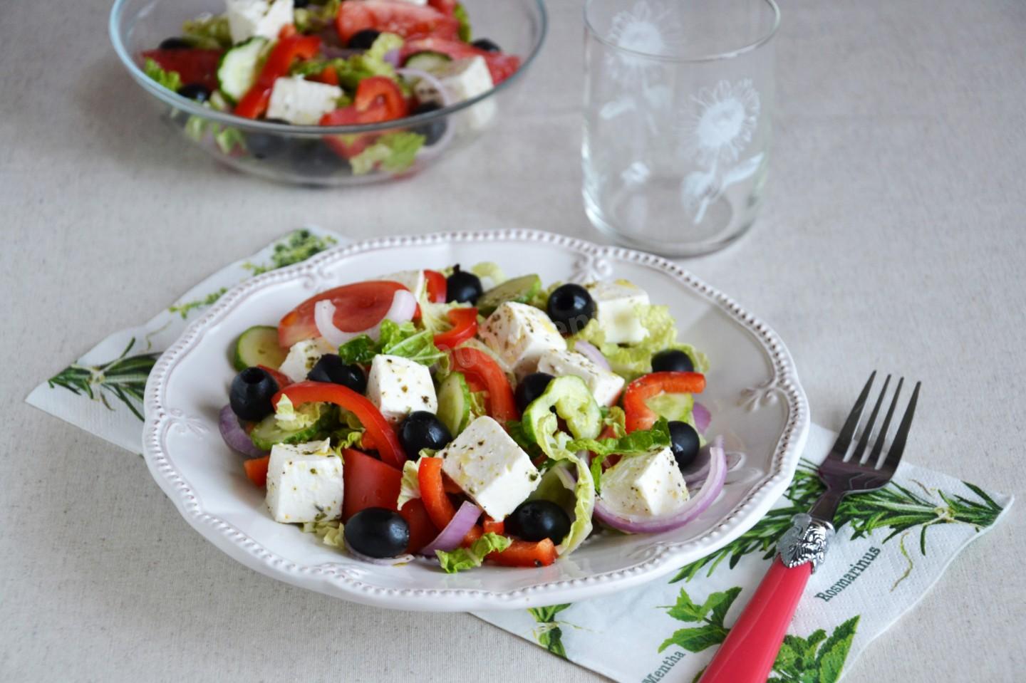 Салат греческий рецепт классический с курицей и помидорами и сухариками рецепт с фото