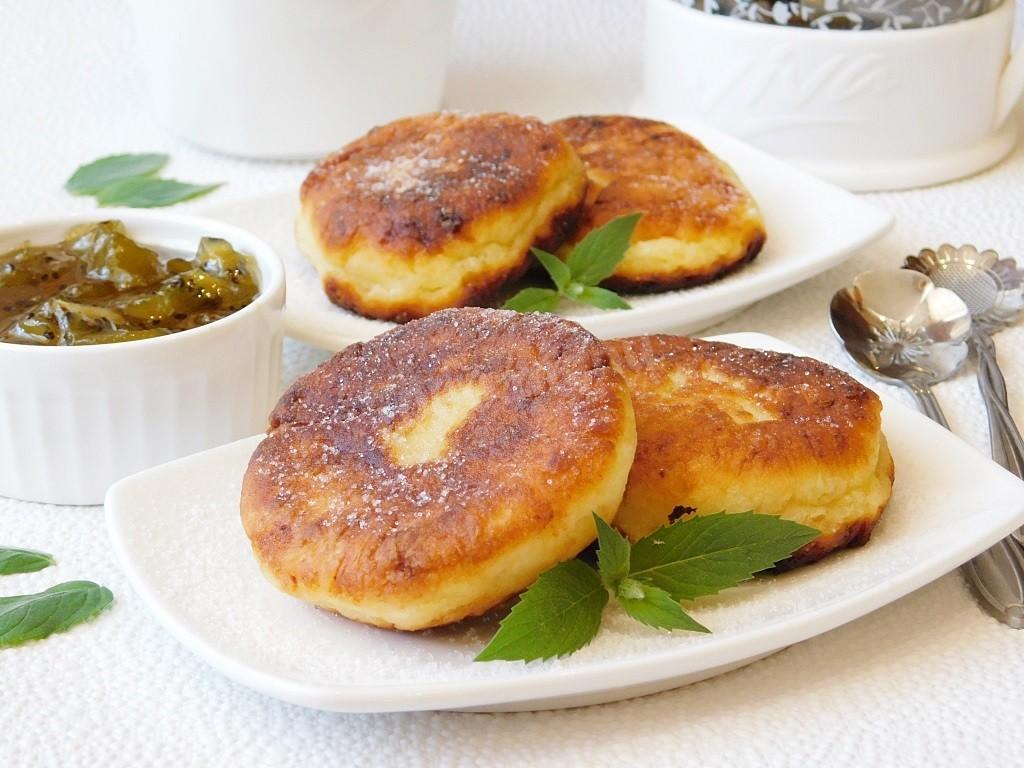 Пошаговый рецепт: сырники из творога на сковороде с мукой - вкусные и пышные