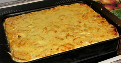 Картофельная запеканка с грибами, сливками, сыром и луком