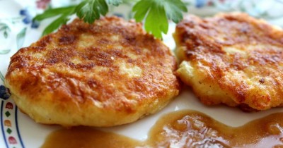 Котлеты картофельные с грибной подливкой