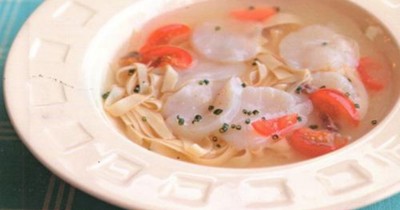 Суп из морских гребешков и тальолини с гренками
