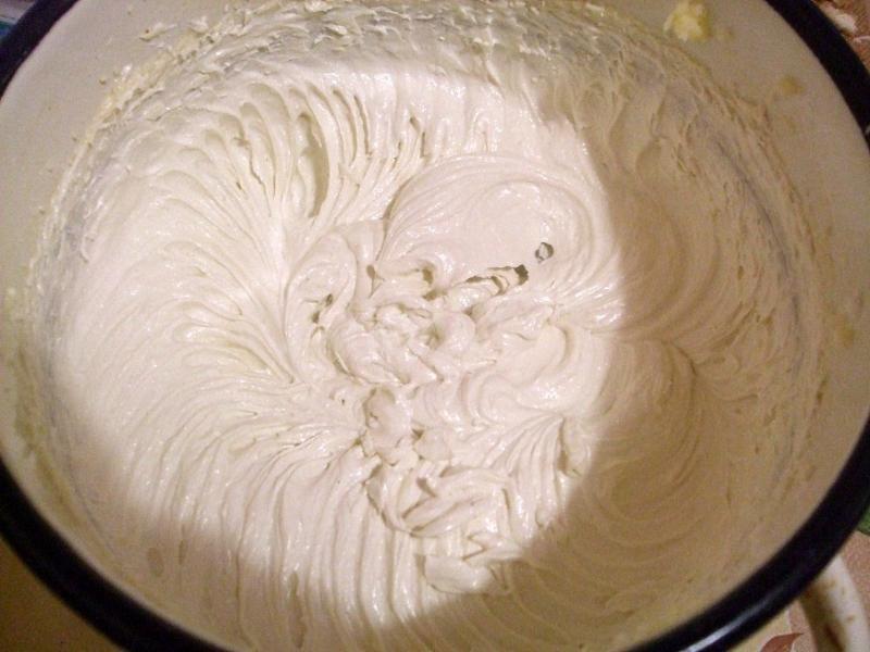 Крем из сухих сливок. Масляный крем. Крем из кокосовых сливок для торта. Лист масляным кремом. Крем для торта на основе сливок и кокосовой стружки.