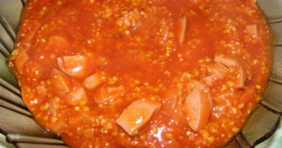 Подливка к гречке с мукой, сосисками и томатной пастой