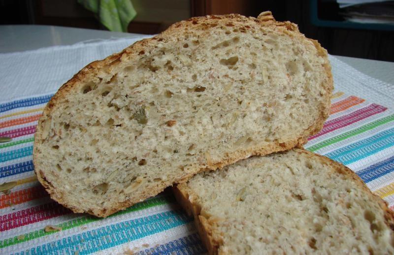 Овсяный хлеб в духовке рецепты. Хлеб с овсяными хлопьями. Геркулесовый хлеб. Хлеб из овсяных хлопьев. Овсяный хлеб в духовке.