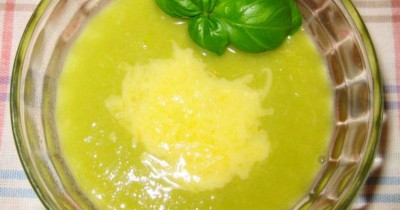 Зеленый суп-пюре из стручковой фасоли с сыром