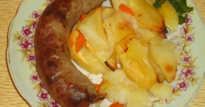Картофель, запеченный с домашней колбасой