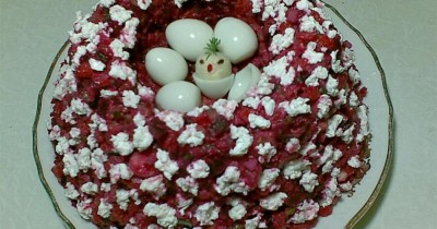 Салат Ласточкино гнездо с перепелиными яйцами