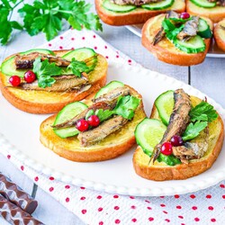 Бутерброды со шпротами