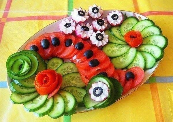 Imagini pentru Idei minunate pentru ornat platourile de fructe, sa aveti o masa aleasa