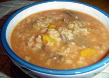 Суп с мясом и фасолью из шампиньонов