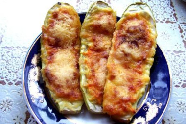 Тушеные баклажаны с помидорами, зеленью и чесноком