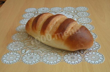 Батон из пшеничной муки на воде и дрожжах