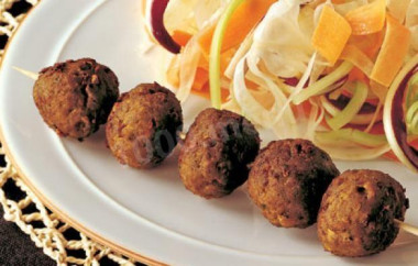 Фрикадельки с фенхелем и салатом из радиккио