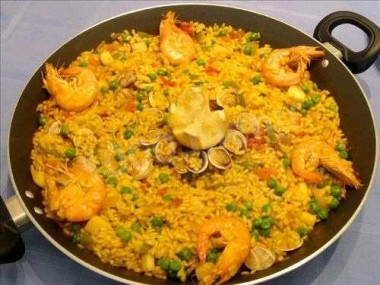 Испанская паэлья с мясом и морепродуктами